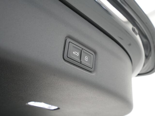 Audi Q6 e-tron edition 83 kWh Pack Tech Navigatie 360Camera Stoel/stuurverwarming Acc SideAssist