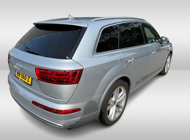Audi Q7 3.0 TDI e-tron quattro Sport / Trekhaak / Panoramadak / Camera / 21'' / Luchtvering / Leder / Bose / Getint glas / Stoelverwarming / DAB / Cruise Control