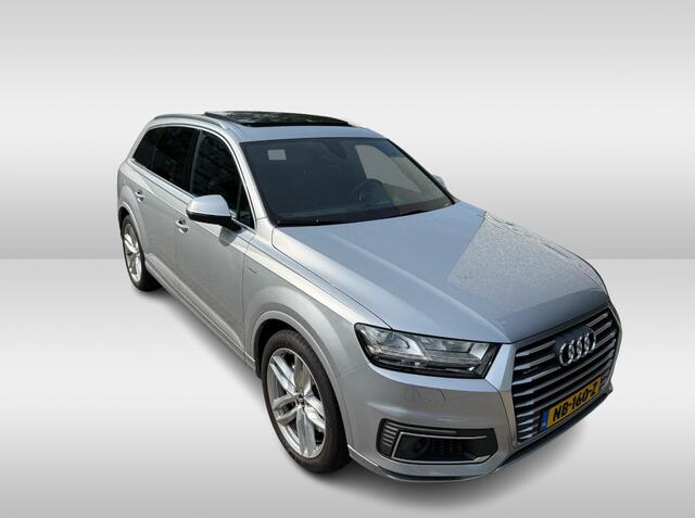 Audi Q7 3.0 TDI e-tron quattro Sport / Trekhaak / Panoramadak / Camera / 21'' / Luchtvering / Leder / Bose / Getint glas / Stoelverwarming / DAB / Cruise Control