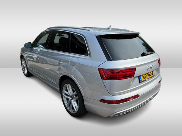 Audi Q7 3.0 TDI e-tron quattro Sport / Trekhaak / Panoramadak / Camera / 21'' / Luchtvering / Leder / Bose / Getint glas / Stoelverwarming / DAB / Cruise Control