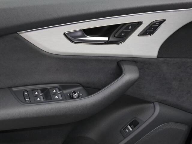Audi Q7 50 TDI quattro S Line 286 PK Grijs Kenteken ACC Trekhaak Luchtvering Memory LED 20 Inch Black Pack