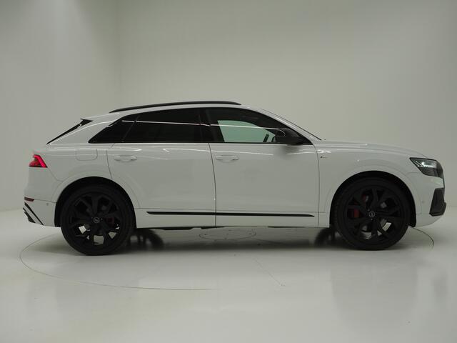Audi Q8 60 TFSI e quattro Competition BlackOptic 462PK | RS Stoelen | 23" | Luchtvering | Panoramadak | B&O | 360 | Trekhaak