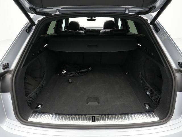 Audi Q8 e-tron 55 quattro Advanced Edition 115 kWh Panorama 360 Camera Trekhaak HUD 22''