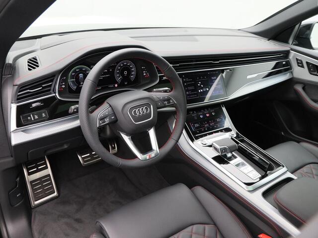 Audi Q8 Pro Line S Competition 60 TFSI e 360 kW / 490 PK S | 23 inch Velgen | Glazen Panoramadak | Head-up display | Soft close | Vierwielbesturing |