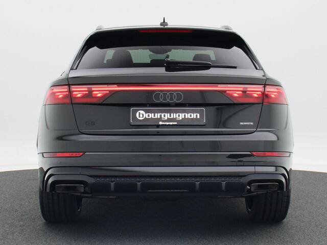 Audi Q8 Pro Line S Competition 60 TFSI e 360 kW / 490 PK S | 23 inch Velgen | Glazen Panoramadak | Head-up display | Soft close | Vierwielbesturing |