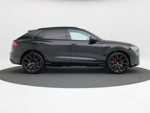 Audi Q8 Pro Line S Competition 60 TFSI e 360 kW / 490 PK S | 23 inch Velgen | Glazen Panoramadak | Head-up display | Soft close | Vierwielbesturing |
