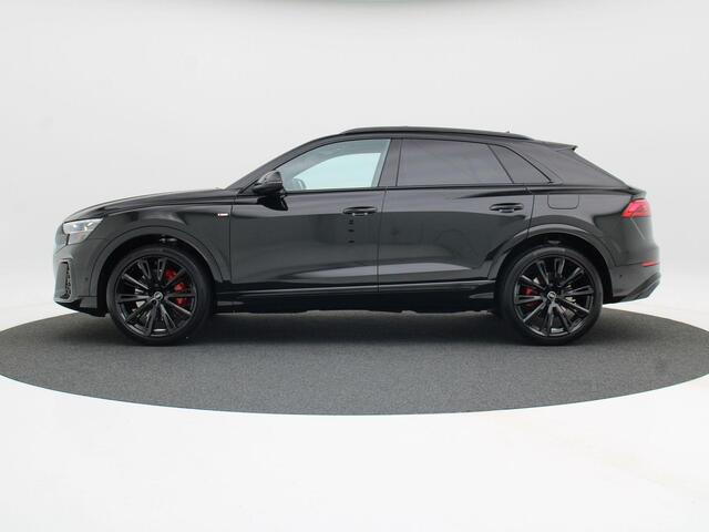 Audi Q8 Pro Line S Competition 60 TFSI e 360 kW / 490 PK S | 23 inch Velgen | Glazen Panoramadak | Head-up display | Soft close | Vierwielbesturing |