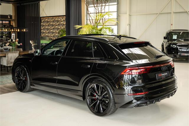 Audi Q8 60 TFSI e Competition | 5 jaar garantie | Alcantara | Rood stiksel | Rode gordel | Soft-close | 5 jaar garantie |