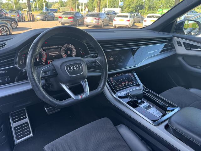 Audi Q8 55 TFSI quattro Pro Line Plus / Trekhaak / Panoramadak / 360Camera / Achterasbesturing / Softclose / 22'' / B&O / Sfeerverlichting / Dodehoek / DAB / Stoelverwarming / ACC