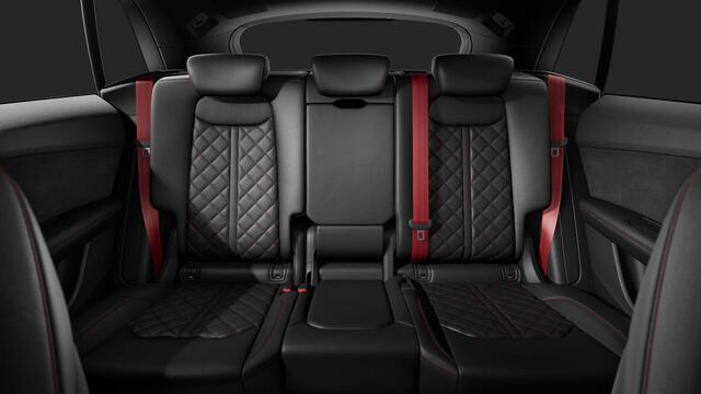 Audi Q8 55 TFSI e quattro Pro Line S 394pk | Rood stiksel / Gordels | Panoramadak | B&O | Vierwielbesturing | Ass.Plus.Remote | Sportstoel Plus | 23'' inch Zwart | Trekhaak |