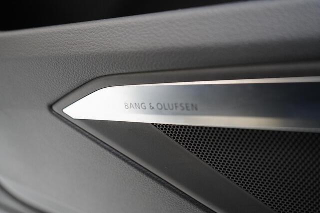 Audi Q8 e-tron 55 quattro 408pk S Edition 115 kWh | Head-Up | BTW | Panoramadak | Leder | Keyless | Trekhaak afn. | B&O