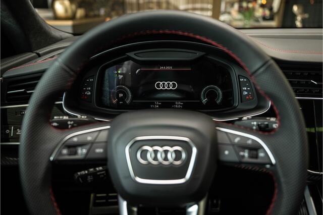 Audi Q8 60 TFSI e Competition | 5 jaar garantie | Alcantara | Rood stiksel | Rode gordel | Soft-close | 5 jaar garantie |