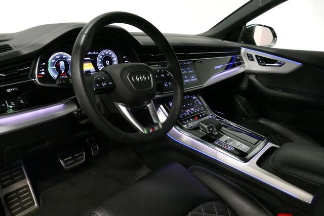 Audi Q8 55 TFSI e quattro Pro Line S / RSQ8 Diffuser / RSQ8 Grill / Maxton Design Bodykit V.2 / Panoramadak / RS Sportstoelen / Elektr. verstelbare voorstoelen + memory / Sport Luchtvering / Matrix LED / Ambienteverlichting plus / Apple Carplay - Android Auto / B