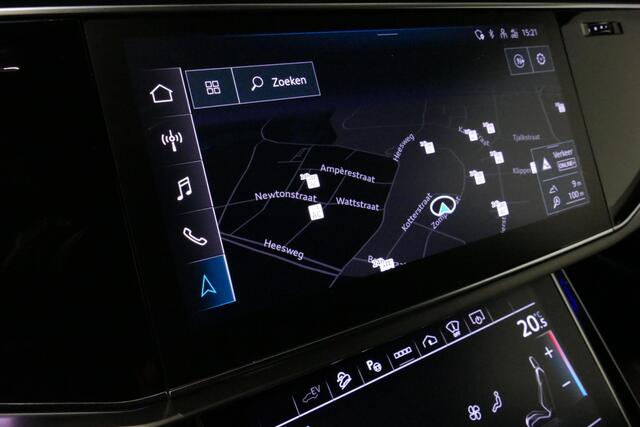 Audi Q8 55 TFSI e quattro Pro Line S / RSQ8 Diffuser / RSQ8 Grill / Maxton Design Bodykit V.2 / Panoramadak / RS Sportstoelen / Elektr. verstelbare voorstoelen + memory / Sport Luchtvering / Matrix LED / Ambienteverlichting plus / Apple Carplay - Android Auto / B
