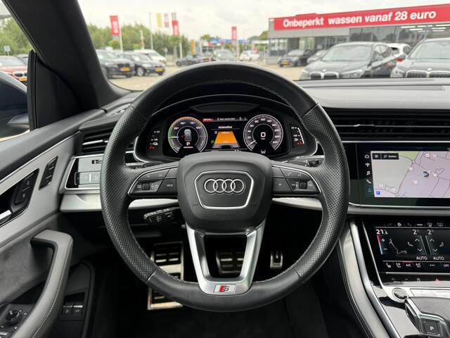 Audi Q8 60 TFSI e 467 PK Quattro Pro Line S-Line Competition Panoramadak S-Line Sportstoelen Plus Trekhaak Stuurverwarming Stoelverkoeling ACC Audi Exclusive Individueel-lak Rotor Grau!