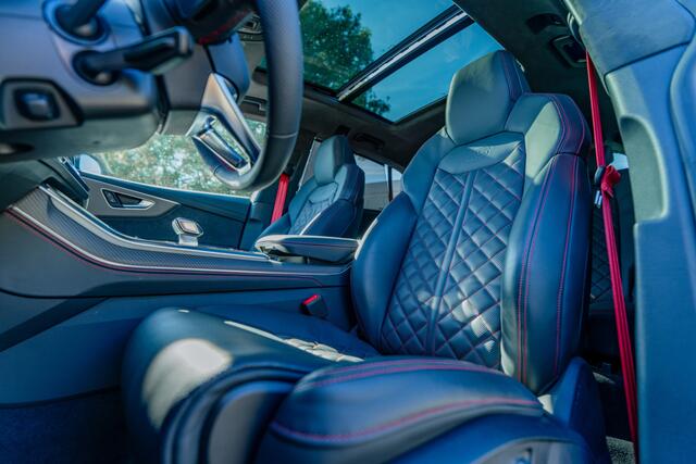 Audi Q8 60 TFSI e 557 pk quattro ABT Aero Competition | Audi exclusive Grigio Telesto | Advanced onderstel | Panoramadak | S sportstoelen | B&O | Keyless | Uitgebreid leder pakket | Alcantara hemel | Carbon spiegels | Carbon interieur | Stoevent | ABT Power S | A