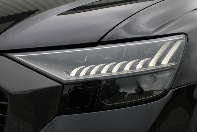 Audi Q8 4.0 TFSI RSQ8 quattro | Carbon in/exterieur | Keramische remmen | Bang & Olufsen | Stoelverwarming voor + achter | Stoelventilatie | Alcantara stuurwiel/hemel | 360° camera | Trekhaak |