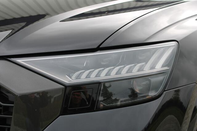 Audi Q8 4.0 TFSI RSQ8 quattro | Carbon in/exterieur | Keramische remmen | Bang & Olufsen | Stoelverwarming voor + achter | Stoelventilatie | Alcantara stuurwiel/hemel | 360° camera | Trekhaak |