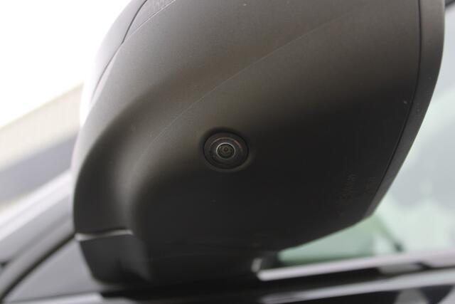 Audi Q8 4.0 TFSI RSQ8 quattro | Carbon in/exterieur | Keramische remmen | Bang & Olufsen | Stoelverwarming voor + achter | Stoelventilatie | Alcantara stuurwiel/hemel | 360° camera | Trekhaak |