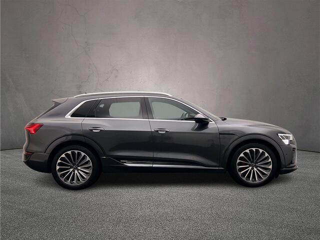 Audi Q8 e-tron 50 quattro S Edition 95 kWh 340 PK | Panoramadak | Head-Up | Comfortsleutel | 21-Inch | Matrix | Stoel/stuurverwarming | Ambient-Lightning |