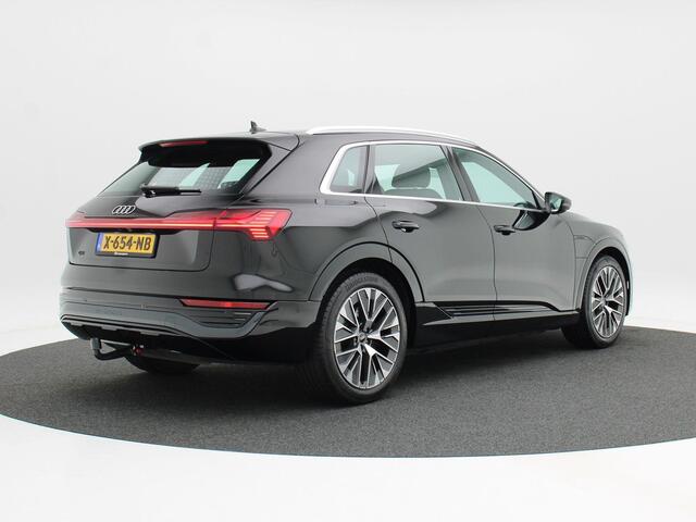 Audi Q8 e-tron 55 quattro 408 Pk Advanced Edition Plus 115 kWh | Camera | Panoramadak | Navigatiesysteem | LED | Trekhaak | Elektrische Achterklep | 21 Inch | 42.196 Km!