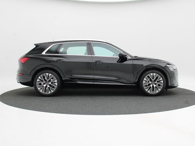 Audi Q8 e-tron 55 quattro 408 Pk Advanced Edition Plus 115 kWh | Camera | Panoramadak | Navigatiesysteem | LED | Trekhaak | Elektrische Achterklep | 21 Inch | 42.196 Km!