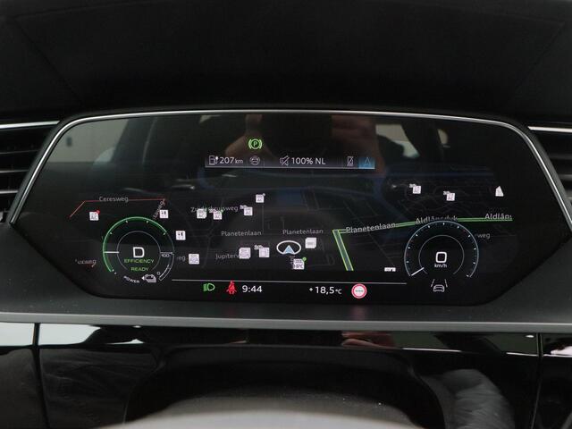 Audi Q8 e-tron 55 quattro 408 Pk Advanced Edition Plus 115 kWh | Camera | Panoramadak | Navigatiesysteem | LED | Trekhaak | Elektrische Achterklep | 21 Inch | 42.196 Km!