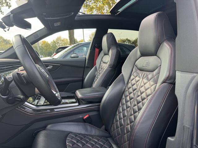 Audi Q8 55 TFSI quattro Pro Line S / Trekhaak / Panoramadak / 360Camera / Head-up / Luxe Leder / Carbon / 22'' / RS Seats / Keyless / Sfeerverlichting / Matrix LED / Stoelventilatie / Stuur+Stoelverwarming / DAB / ACC / Stoelm