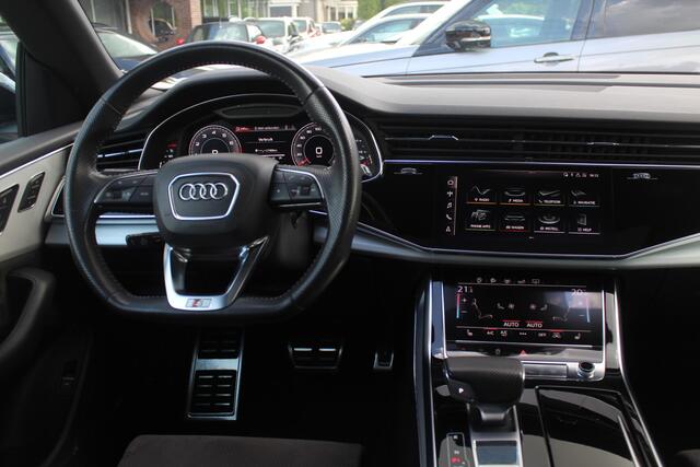 Audi Q8 55 TFSI quattro Pro Line Plus / Trekhaak / Panoramadak / 360Camera / Achterasbesturing / Softclose / 22'' / B&O / Sfeerverlichting / Dodehoek / DAB / Stoelverwarming / ACC