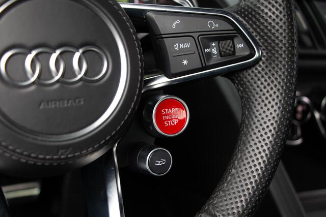 Audi R8 5.2 FSI V10 Quattro Plus 610PK | Ceramic Brakes | B&O | Carbon | Camera | Sportuitlaat | Drive Select | Alcantara | Keyless Entry | 20"| Laser | Garagedeuropener | Audi Exclusive | Stoelverwarming | Virtual Cockpit | PPF Neus | Valcona Stiksel | Magnetic 