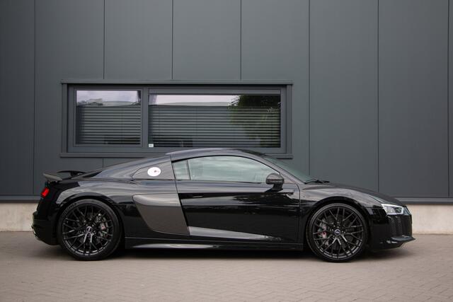 Audi R8 5.2 FSI V10 Quattro Plus 610PK | Ceramic Brakes | B&O | Carbon | Camera | Sportuitlaat | Drive Select | Alcantara | 20" | Stoelverwarming | Virtual Cockpit | Valcona Stiksel | Magnetic Ride | Dealer OH. | N.P ¤284.388.-