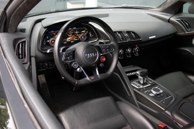 Audi R8 5.2 FSI V10 Quattro Plus 610PK | Ceramic Brakes | B&O | Carbon | Camera | Sportuitlaat | Drive Select | Alcantara | 20" | Stoelverwarming | Virtual Cockpit | Valcona Stiksel | Magnetic Ride | Dealer OH. | N.P ¤284.388.-