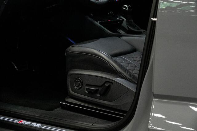 Audi RS Q3 Sportback TFSI *Nardogrijs / Panorama / Sonos / RS-Sportuitlaat / Sport-chassis*