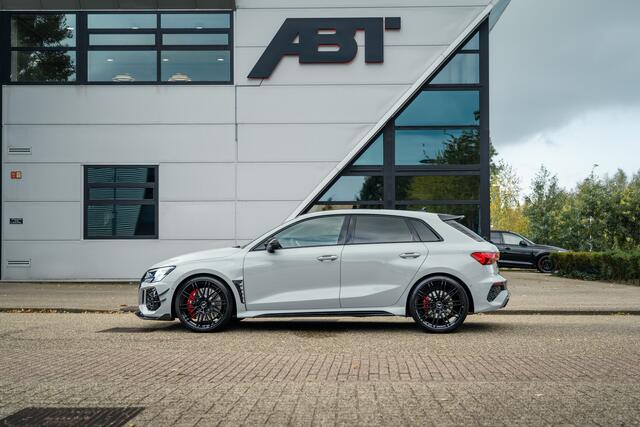 Audi RS3 Sportback ABT RS3-R 1/200 500pk Sportclassic Grau Porsche (Audi Exclusive) Carbon | Panorama dak | Forged velgen | RS Design pakket rood | B&O | Matrix LED