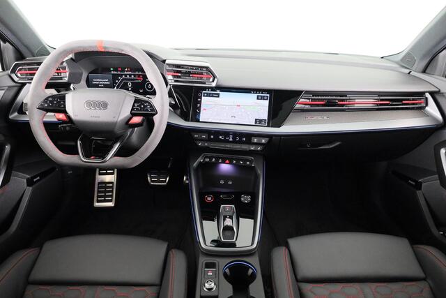 Audi RS3 Sportback 2.5 TFSI RS 3 quattro 400pk Panoramadak | RS-sportuitlaatsysteem | RS carbon glanszwart | topsnelheid 280 km/h | Adaptief onderstel