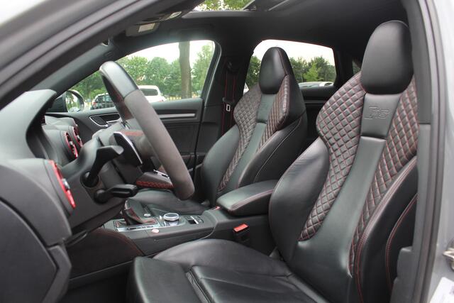 Audi RS3 Limousine 2.5 TFSI quattro / Full option! / Panoramadak / Camera / RS Seats / 19'' / Matrix LED / Virtual Cockpit / B&O / DAB / Audi Magnetic Ride / Navigatie / Stoelverwarming / ACC