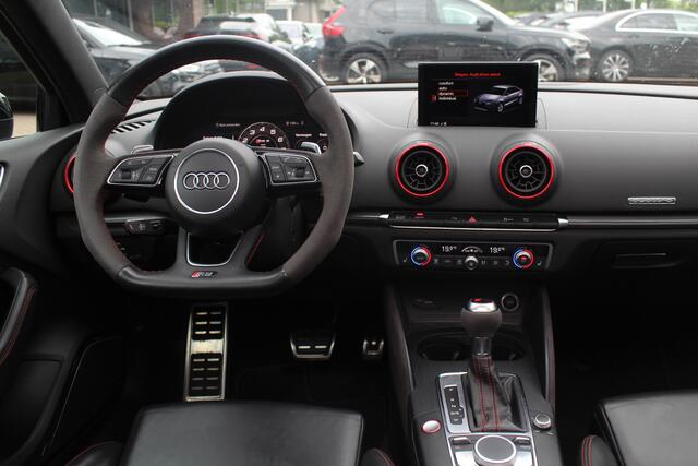 Audi RS3 Limousine 2.5 TFSI quattro / Full option! / Panoramadak / Camera / RS Seats / 19'' / Matrix LED / Virtual Cockpit / B&O / DAB / Audi Magnetic Ride / Navigatie / Stoelverwarming / ACC