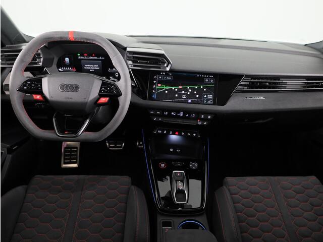 Audi RS3 Sportback 2.5 TFSI quattro 400pk Panoramadak | Schaal stoelen | Head Up Display | Sonsos audio