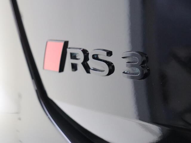 Audi RS3 2.5 TFSI quattro | Panoramadak | RS-schaalstoelen | Head-op display | RS-sportuitlaat | SONOS audio | Parkeerassistent | Dodehoek detectie |