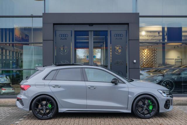Audi RS3 Sportback 2.5 TFSI 400PK Quattro Hulk Panoramadak *BTW* Keramisch VOL! Massage B&O audio RS Dynamic