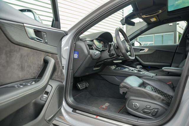 Audi RS4 A4 Avant 2.9 TFSI quattro Panoramadak B&O Keramisch Leer ACC Camera