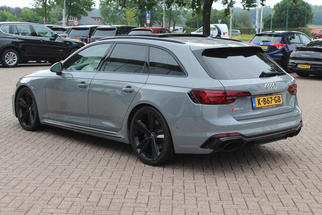 Audi RS4 Avant 2.9 TFSI quattro / Full option / Keramisch / Panoramadak / 360Camera / Carbon / Head-up / Sportuitlaat / 20'' / Luxe Leder / Dodehoek / Virtual Cockpit / Stoelmassage / B&O