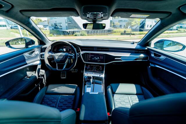 Audi RS6 Avant 4.0 TFSI quattro performance | B&O Advanced 3D | Dynamic plus incl. keramische remmen | RS design pakket blauw plus | Alcantara hemel | blauw carbon interieur | DRC | | Assistentiepakket plus | Panoramadak