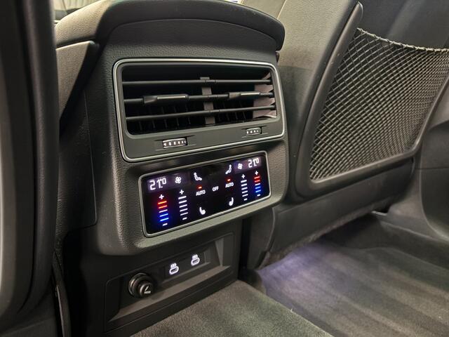 Audi RSQ8 4.0 TFSI quattro | Dynamic+ | Massage | Tour | City | HUD | Trekhaak | Panorama | Softclose | Essentials