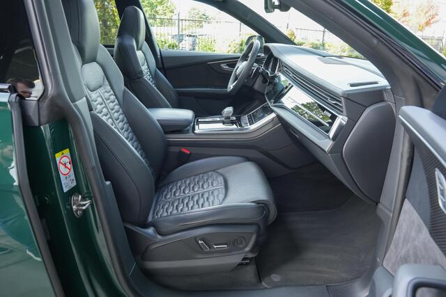 Audi RSQ8 4.0 600pk TFSI quattro |panoramadak|B&O|head up|memory|360 camera|achteras besturing|elek. trekhaak|stoel ventilatie & verwarming|carbon interieur|Apple Carplay|23" lichtmetalen wielen|