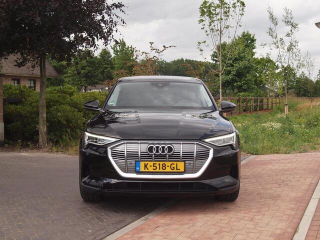 Audi e-tron 55 quattro edition 95 kWh | NL-Auto | Trekhaak | Parkeersensoren | DAB |
