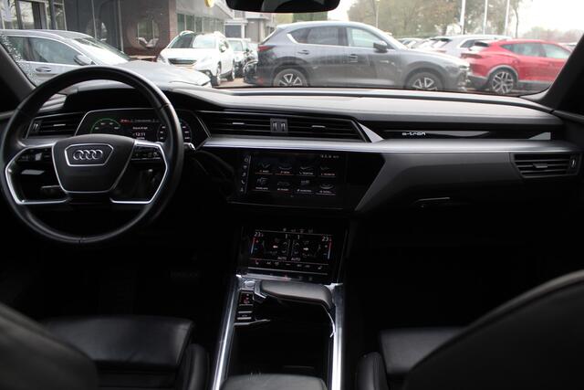 Audi e-tron e-tron 55 quattro advanced Pro Line Plus 95 kWh / Panoramadak / Camera / Head-up / 20'' / Luchtvering / B&O / Softclose / Keyless / DAB / Sportstoelen / Stoelverwarming / ACC