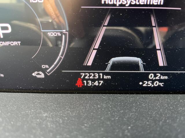 Audi e-tron 55 quattro edition 95 kWh / AUTOMAAT/ DIGITAL DASH/ CRUISE/ KEYLESS/ LUCHTVERING/ RIJ-MODI/ NAVI/ CLIMA/ DAB/ PARK. SENSOREN/ MATRIX/ BLUETOOTH