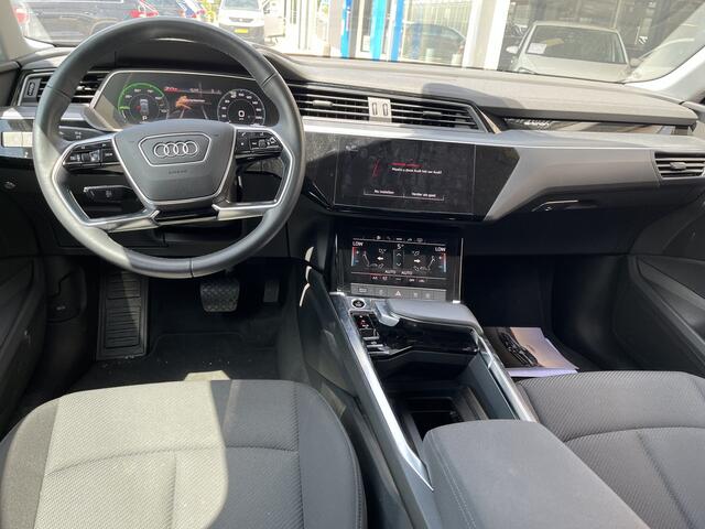 Audi e-tron 55 quattro edition 95 kWh / AUTOMAAT/ DIGITAL DASH/ CRUISE/ KEYLESS/ LUCHTVERING/ RIJ-MODI/ NAVI/ CLIMA/ DAB/ PARK. SENSOREN/ MATRIX/ BLUETOOTH