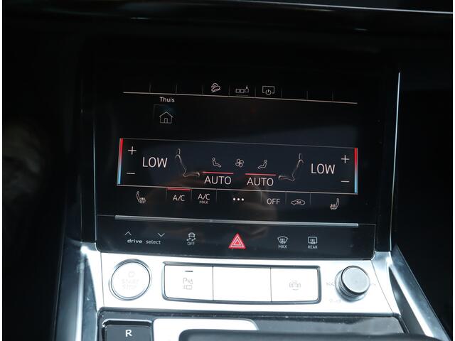 Audi e-tron 50 quattro Business edition Plus 71 kWh / Panoramadak / Sportstoelen